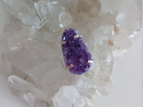 Anello regolabile Ametista in ottone argentato v2